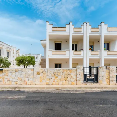 Punta Pizzo * مارينا دي مانكافيسا